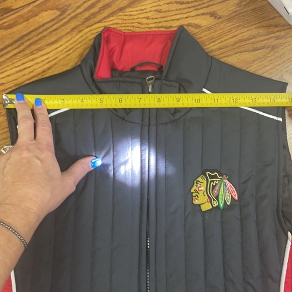 NHL OFFICIAL CHICAGO BLACKHAWKS women’s quilted vest Black embroidered Size med - Picture 11 of 11
